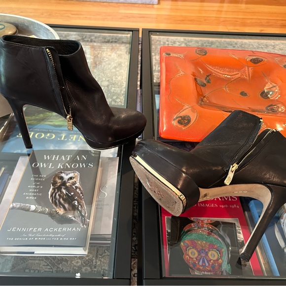 Vince Camuto black  stiletto ankle boots - Picture 4 of 4